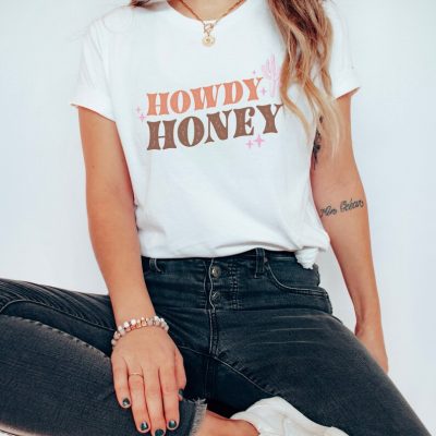Howdy-Honey-Shirt-Western-Vibes-Shirt-Girls-Nashville-Trip-Shirt-Cute-Nashville-Shirts-Rodeo-Western-Shirt-Ladies-Western-Shirt-iw9